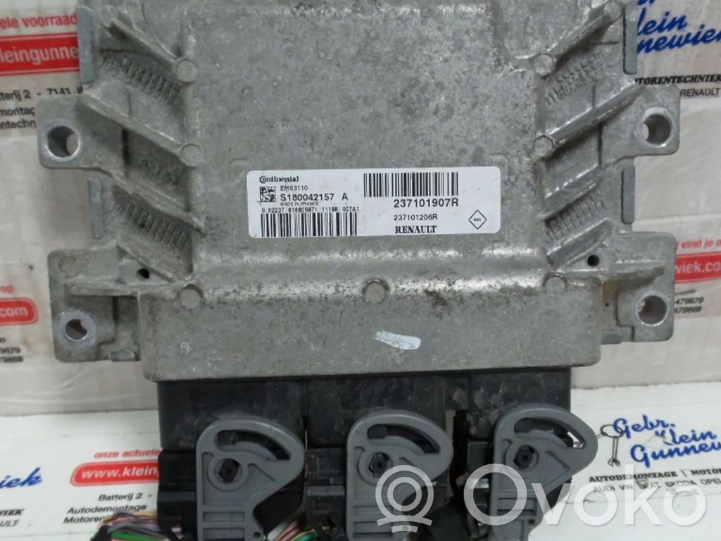 Renault Clio III Engine control unit/module 