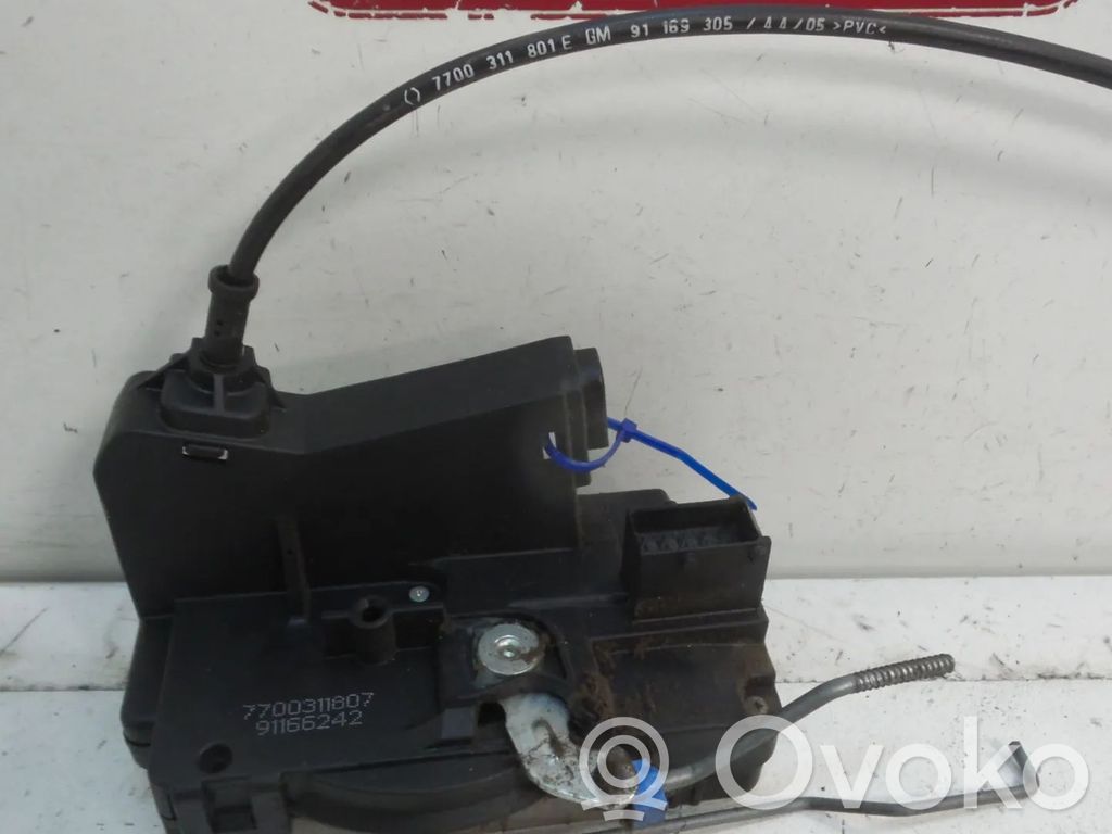 Opel Vivaro Zamek drzwi przednich 