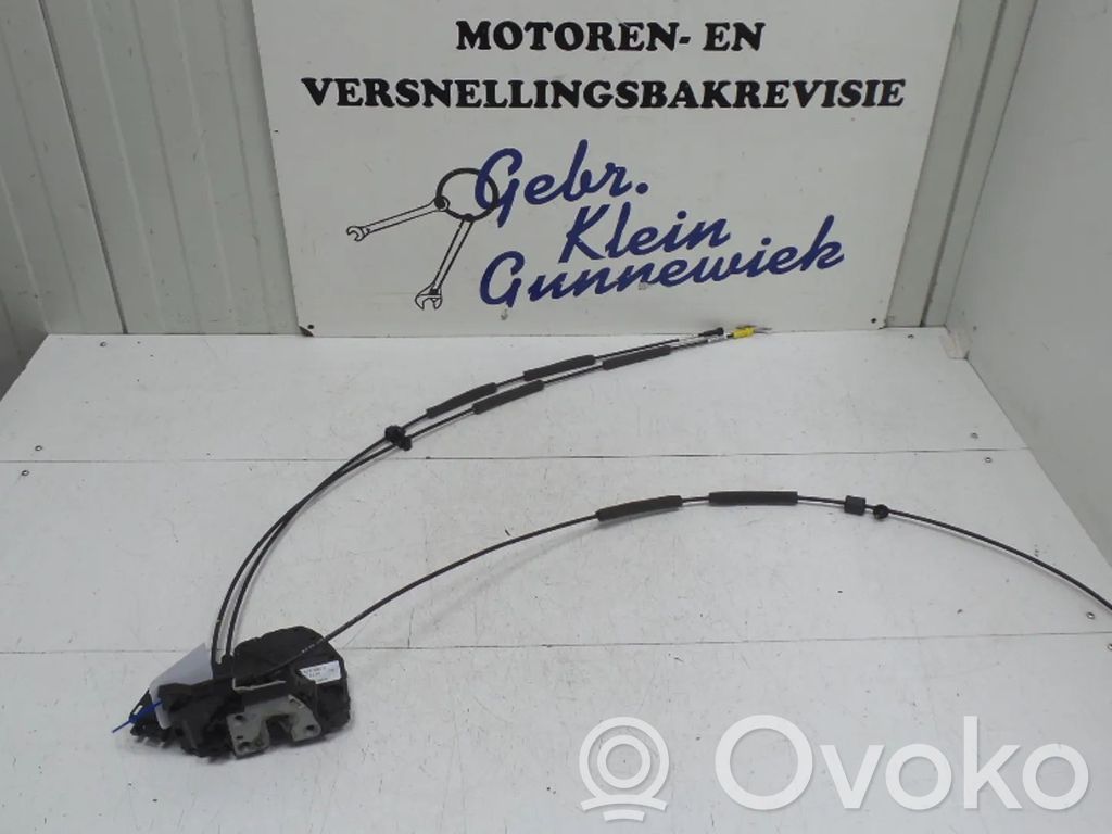 Opel Vivaro Zamek drzwi tylnych 