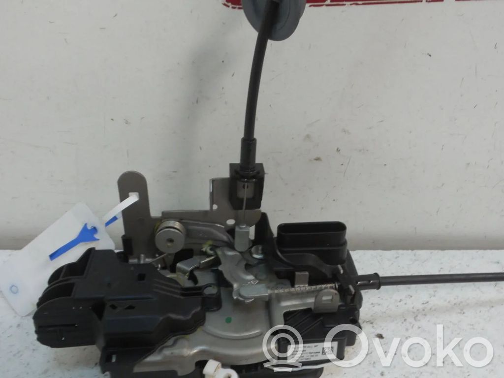 Volvo V40 Front door lock 