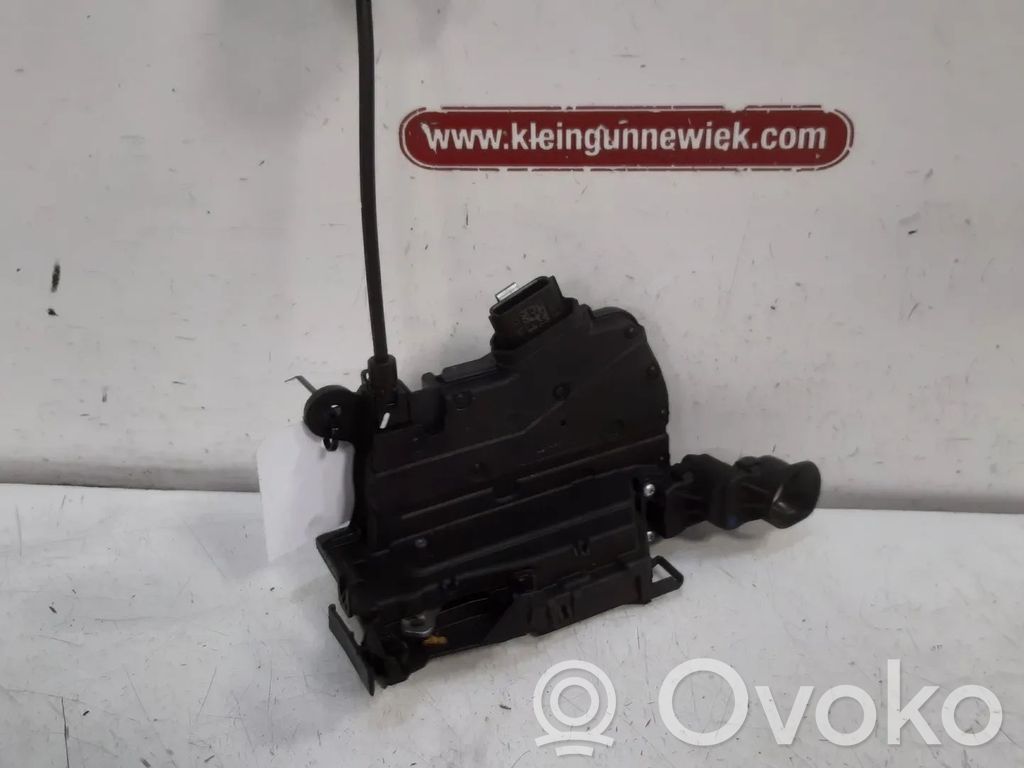 Renault Captur Front door lock 