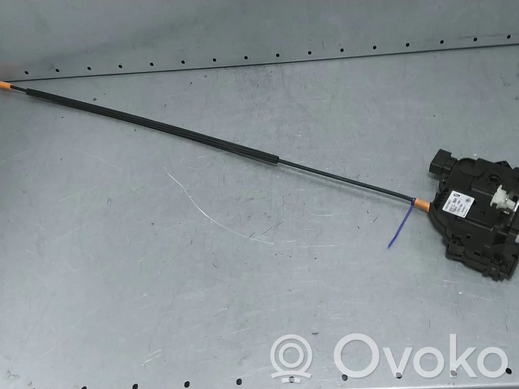 Opel Corsa E Priekšpusē slēdzene 