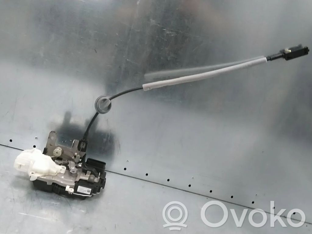 Volvo V40 Front door lock 