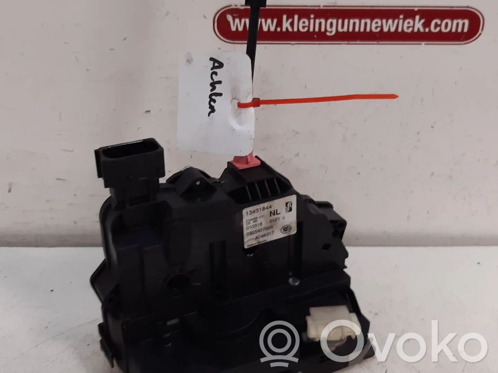 Opel Corsa E Galinių durų spyna 