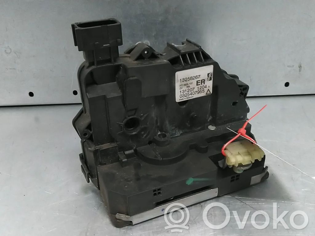 Opel Corsa D Aizmugurē slēdzene 