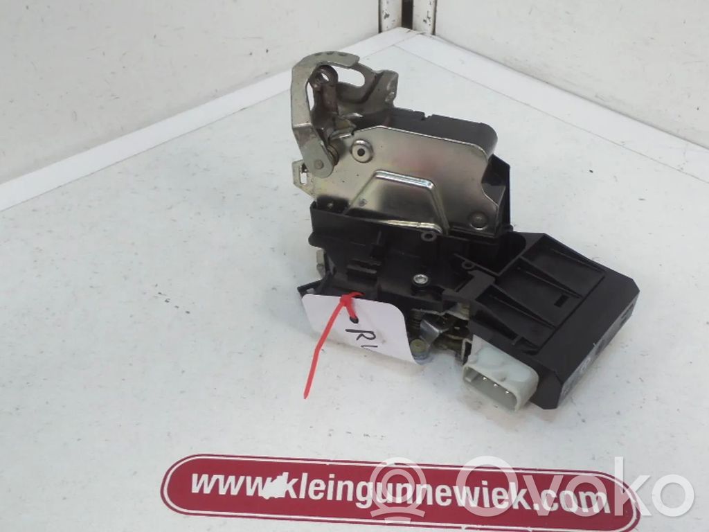 Front door lock   8235126