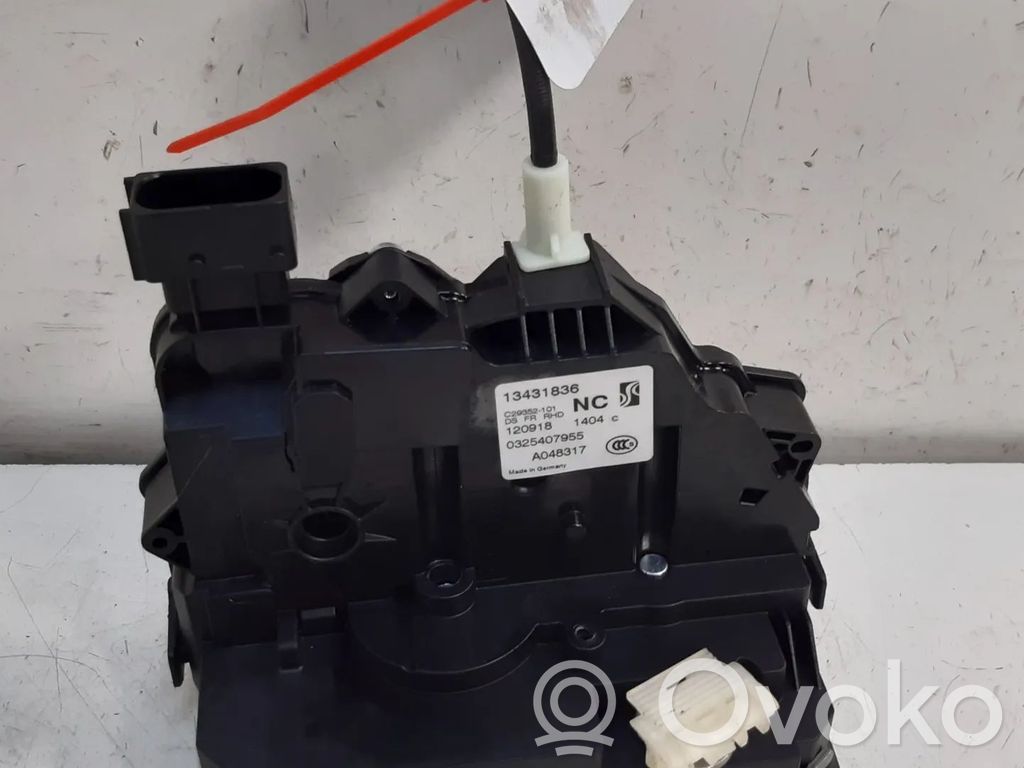Opel Corsa E Front door lock 