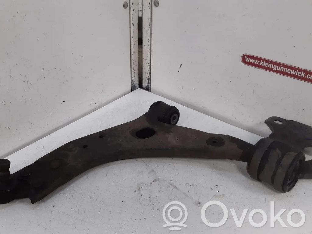 Ford Focus Priekinė svirtis 