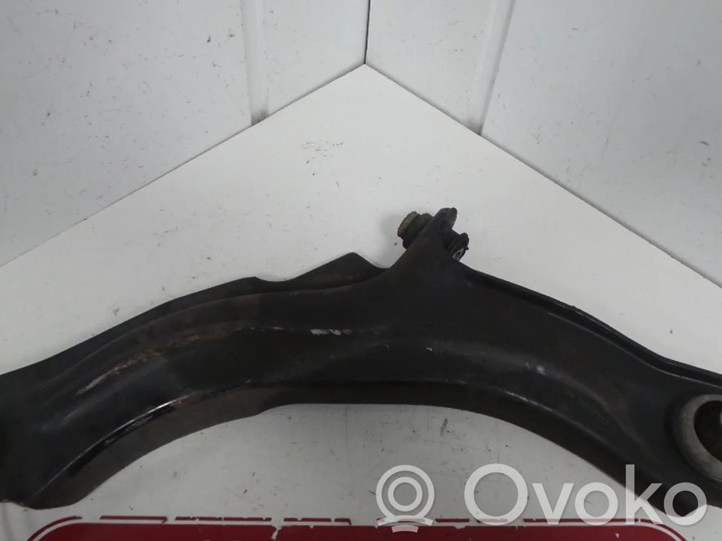 Renault Clio IV Front lower control arm/wishbone 