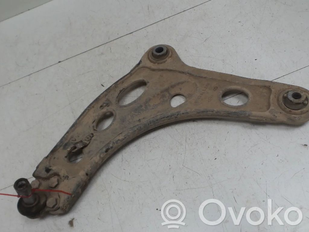 Opel Vivaro Dolny wahacz przedni 