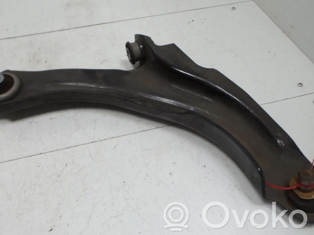 Renault Clio IV Front lower control arm/wishbone 