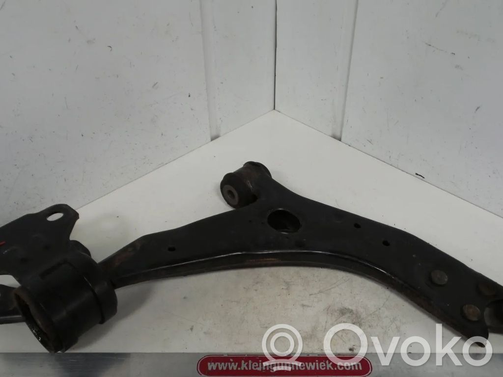 Ford Focus Front lower control arm/wishbone 