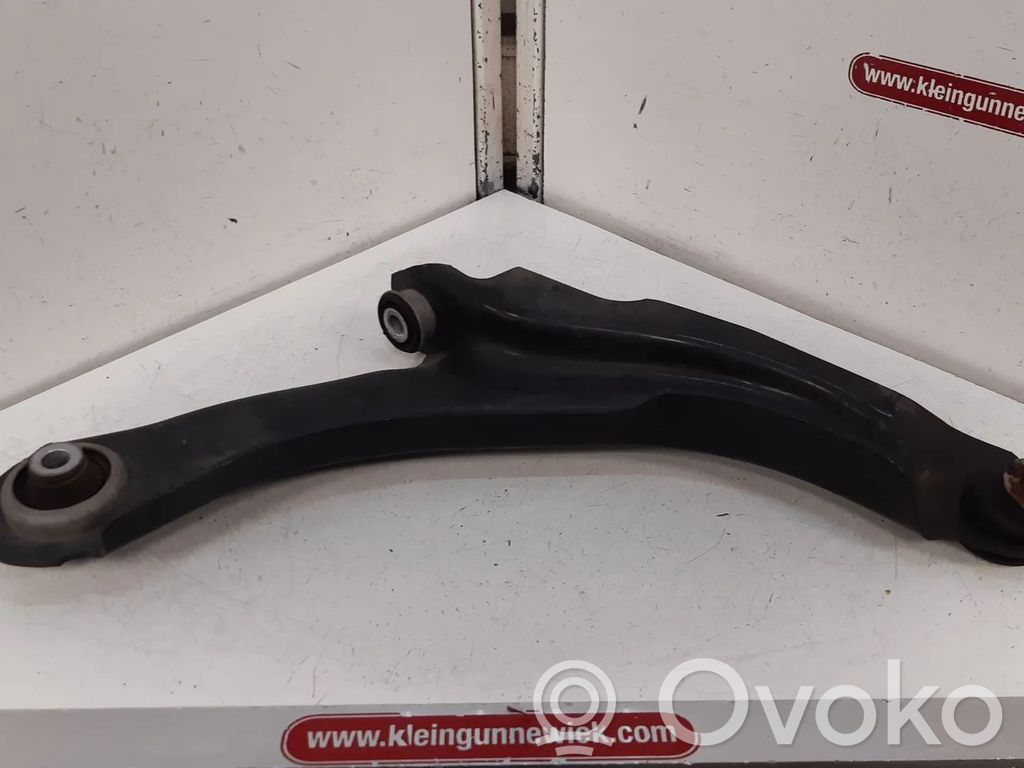 Renault Clio IV Front lower control arm/wishbone 