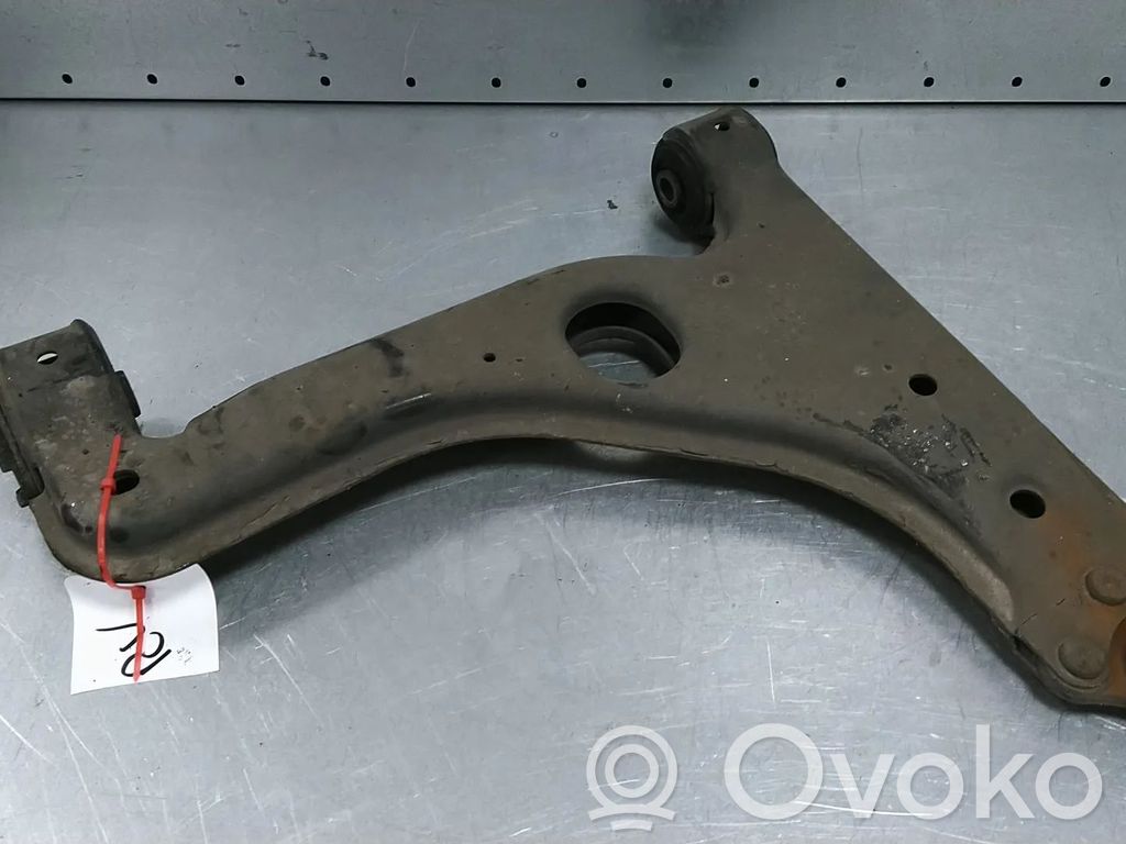 Opel Meriva B Basculă inferioară față 