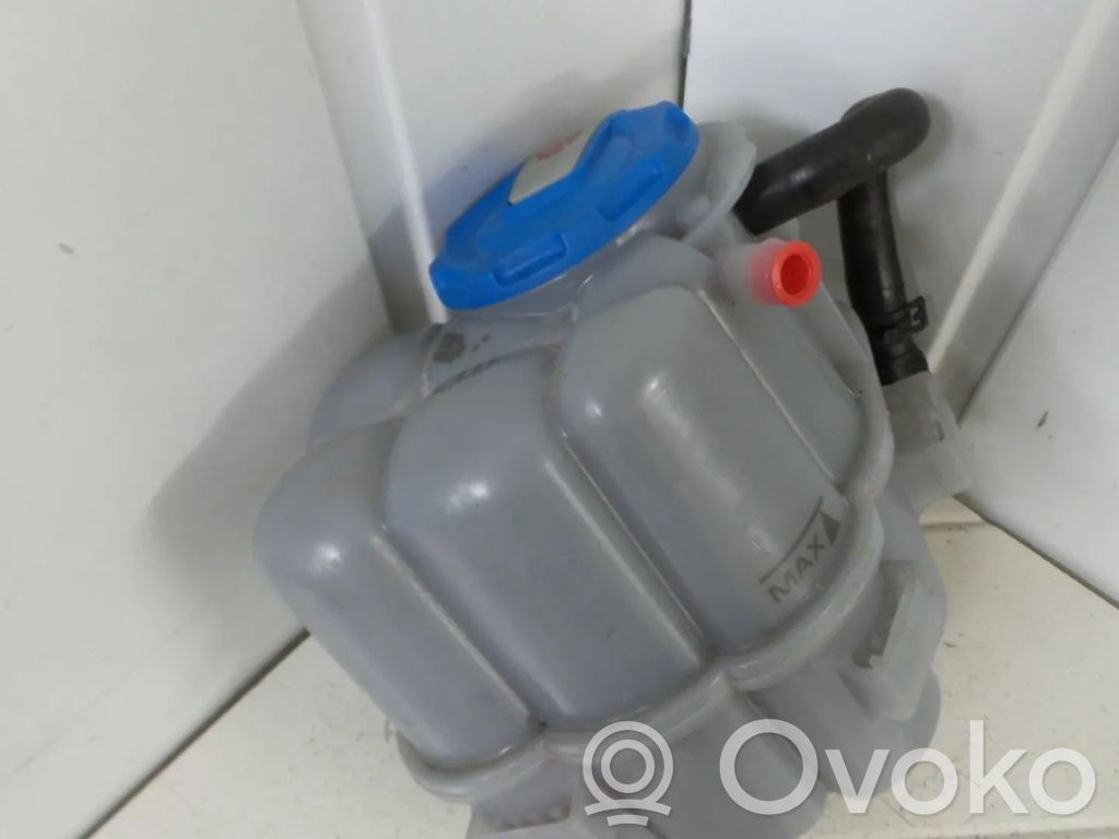 Audi A4 S4 B9 Zbiornik wyrównawczy chłodziwa 