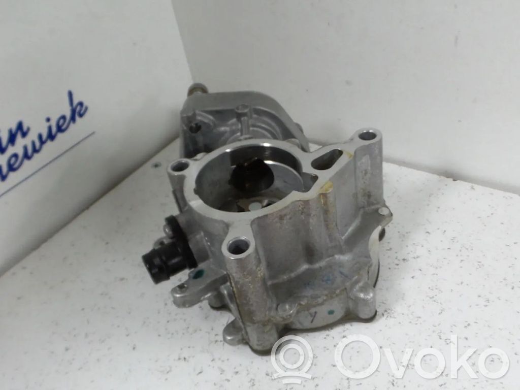 Volkswagen PASSAT B8 Alipainepumppu 