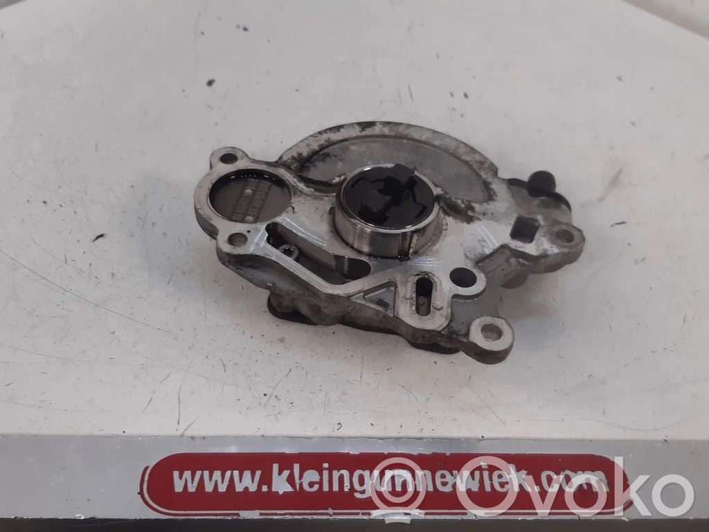 Volkswagen Golf VI Vacuum pump 