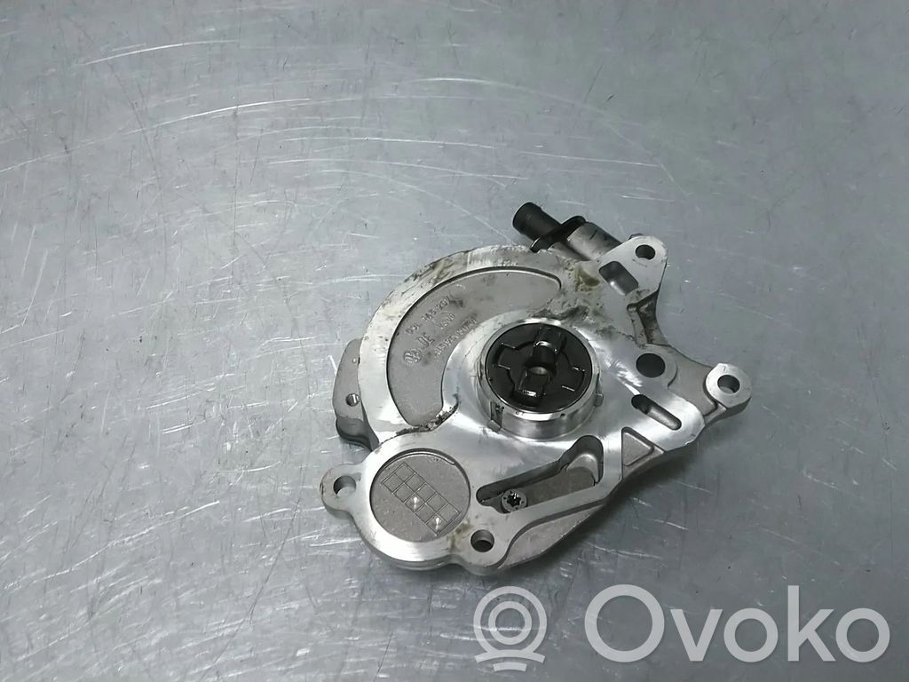 Volkswagen Golf VI Vacuum pump 