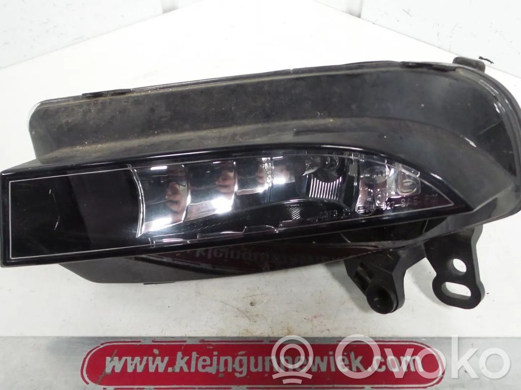 Etusumuvalo   8T0941699F,8T0941699C,8T0941699K,8T0941699N