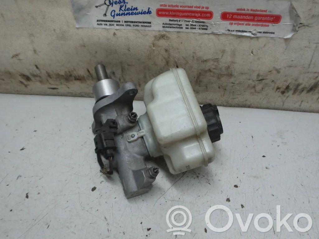 Volkswagen Golf VI Master brake cylinder 