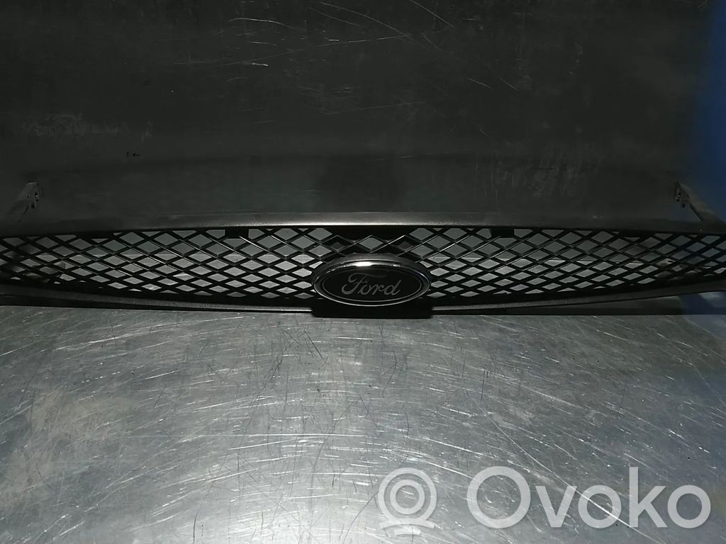 Ford Focus Front bumper upper radiator grill 