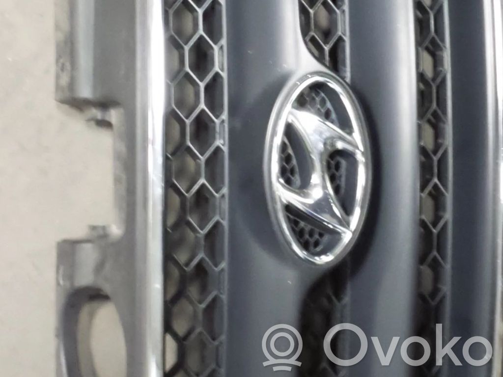 Hyundai Santa Fe Etupuskurin ylempi jäähdytinsäleikkö 