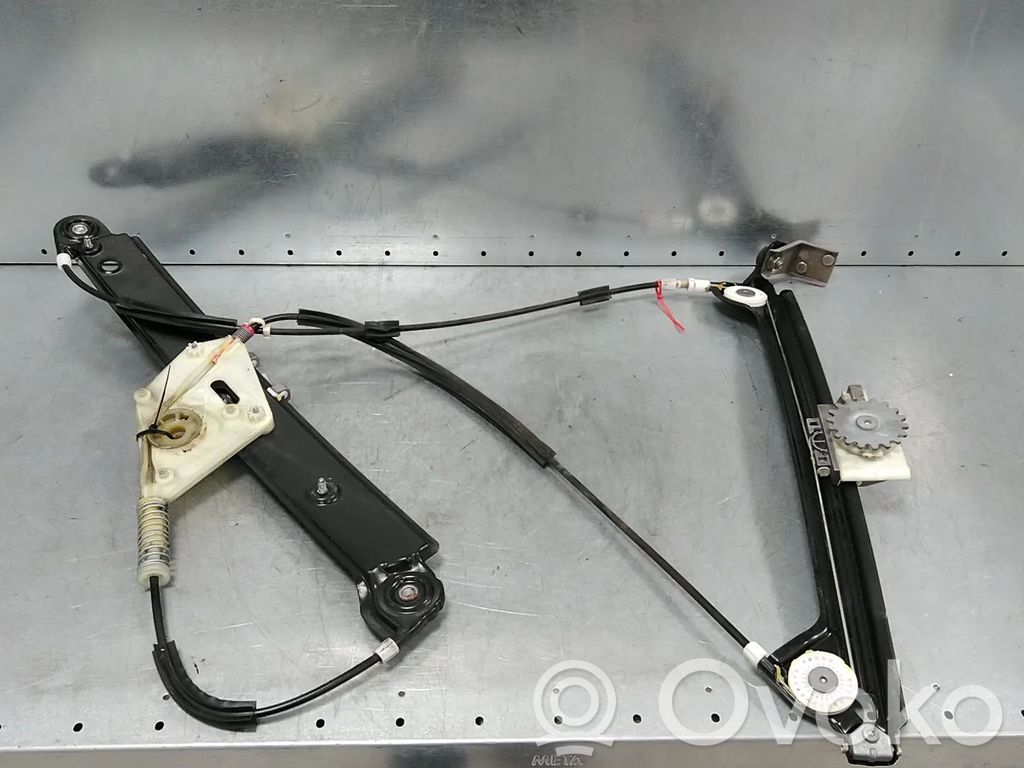 BMW 1 E81 E87 Front door electric window regulator 