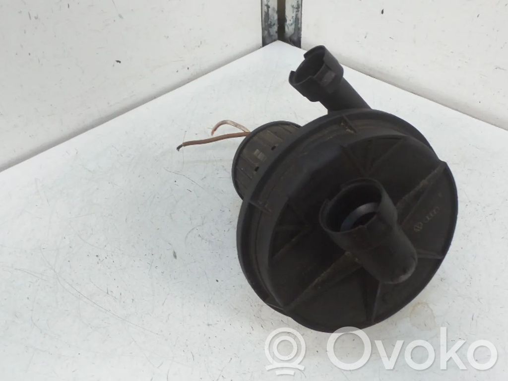 Volkswagen Golf IV Secondary air pump 