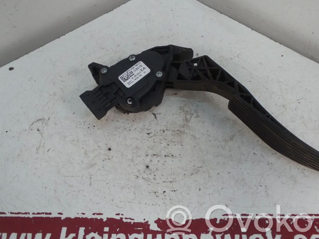 Opel Astra J Accelerator pedal position sensor 