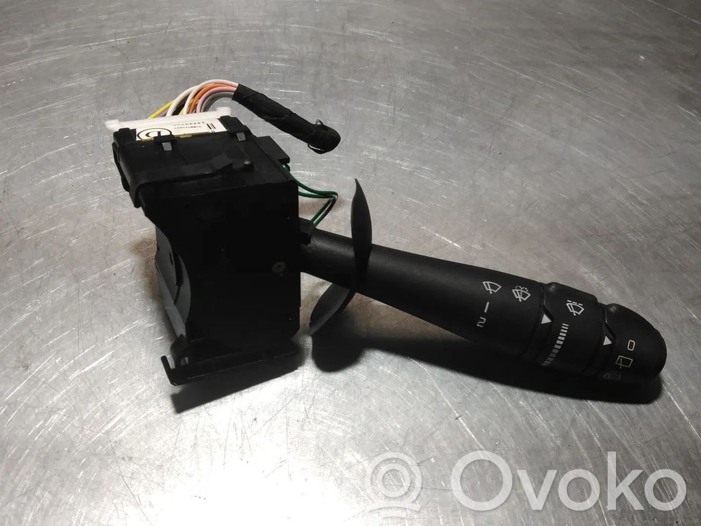 Renault Twingo II Interruptor/palanca de limpiador de luz de giro 