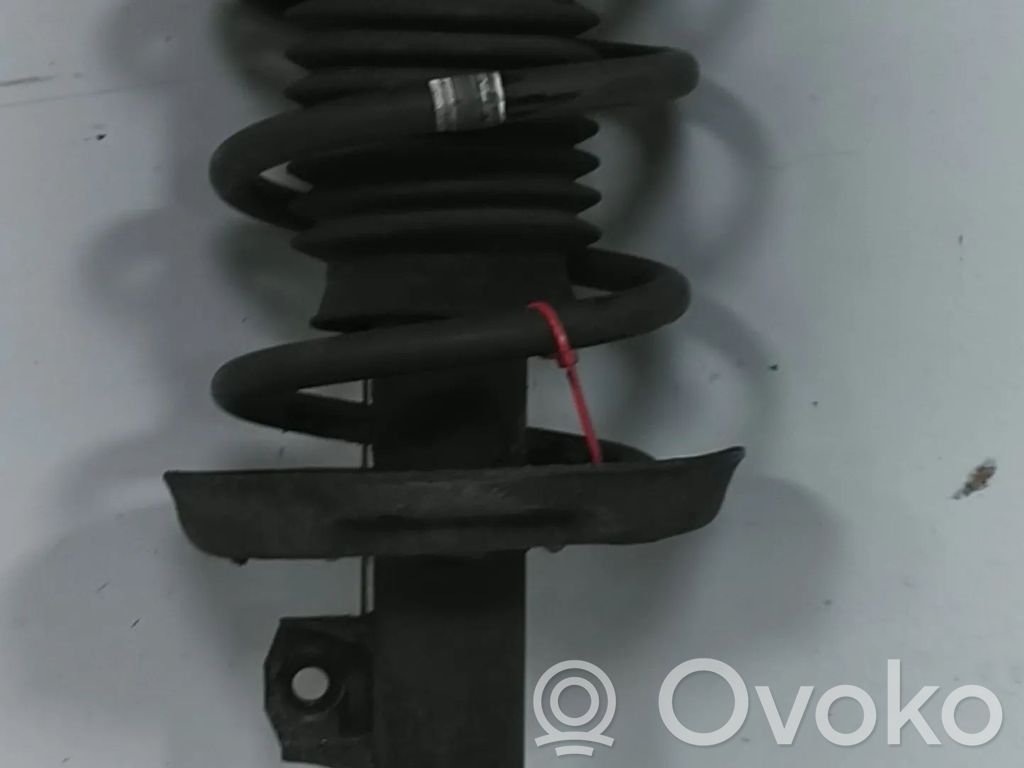 Opel Corsa D Priekšpusē amortizators 
