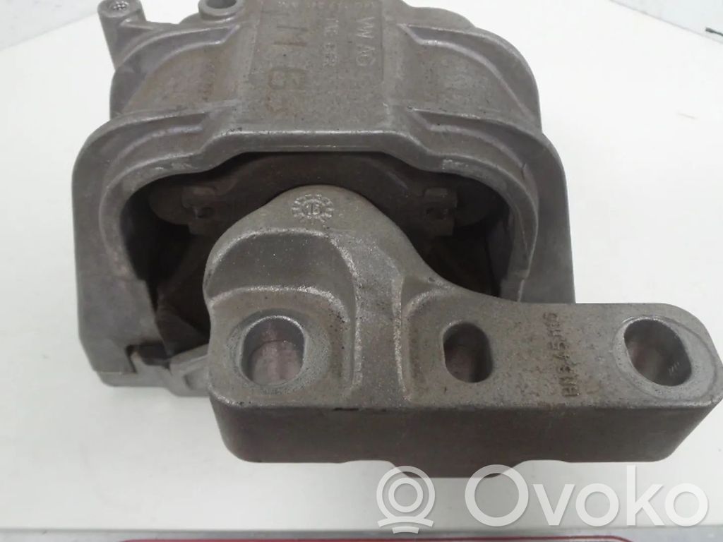 Volkswagen Jetta VI Engine mount bracket 