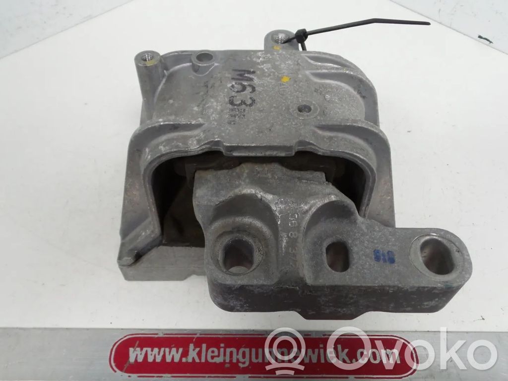 Volkswagen Jetta VI Engine mount bracket 