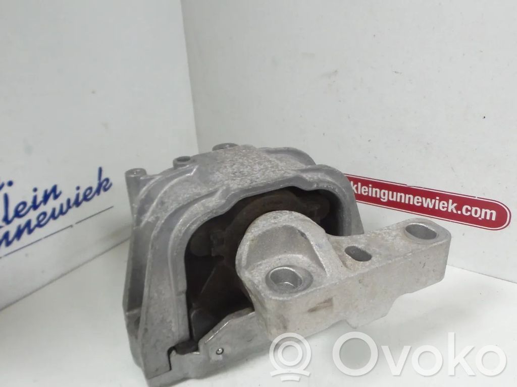 Volkswagen Jetta VI Engine mount bracket 