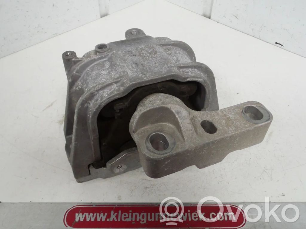 Volkswagen Jetta VI Engine mount bracket 