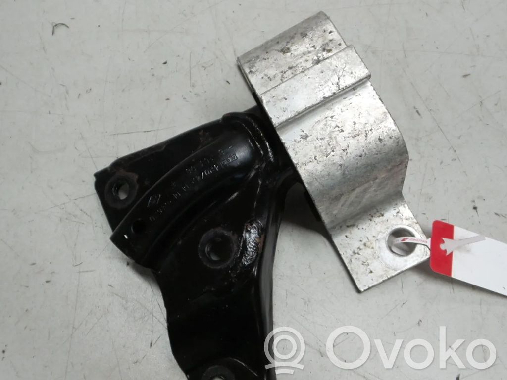 Engine mount bracket   8200420742,K7M710