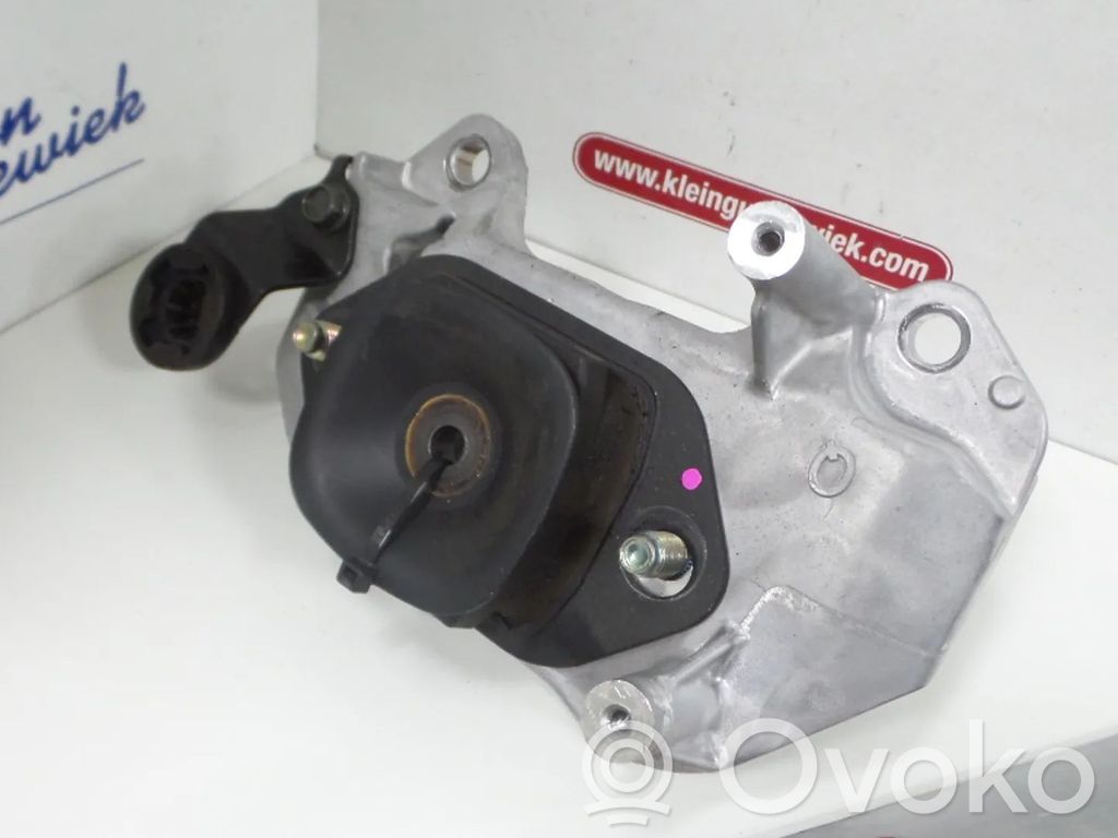 Nissan X-Trail T32 Engine mount bracket 