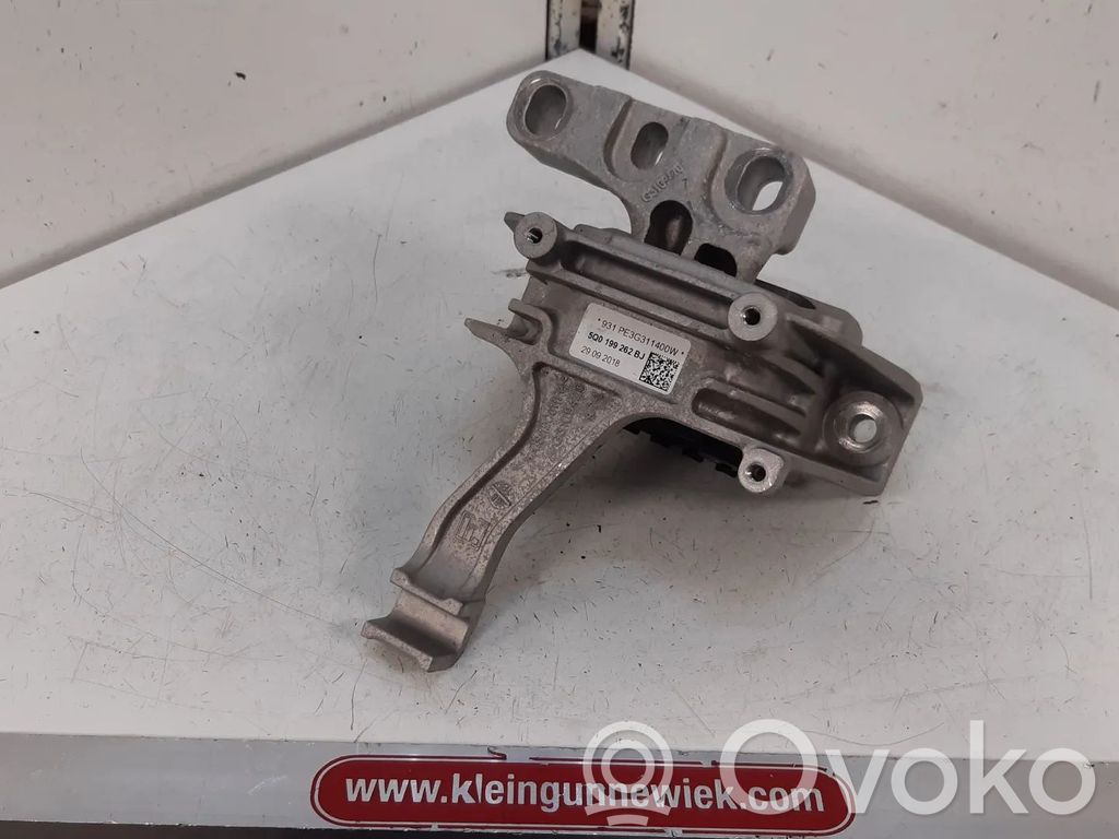 Volkswagen Golf VII Engine mount bracket 