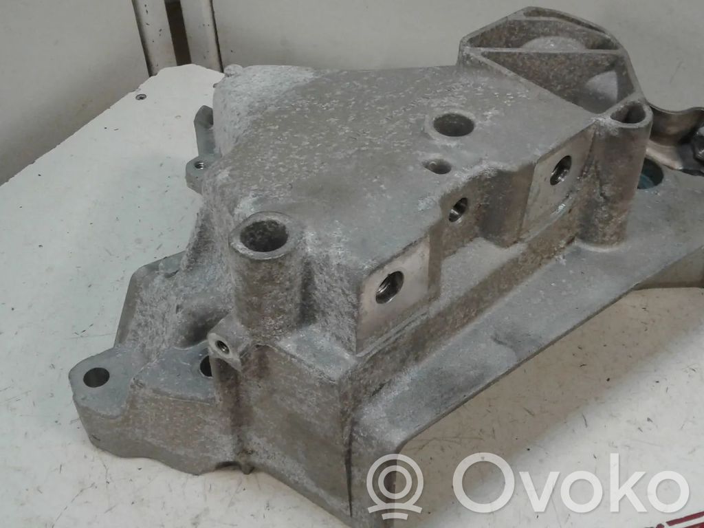 Volkswagen PASSAT B8 Engine mount bracket 