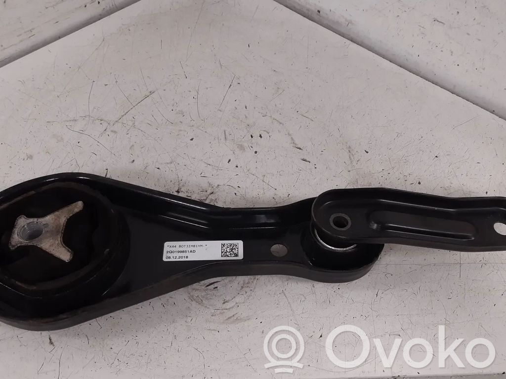 Volkswagen Polo VI Engine mount bracket 
