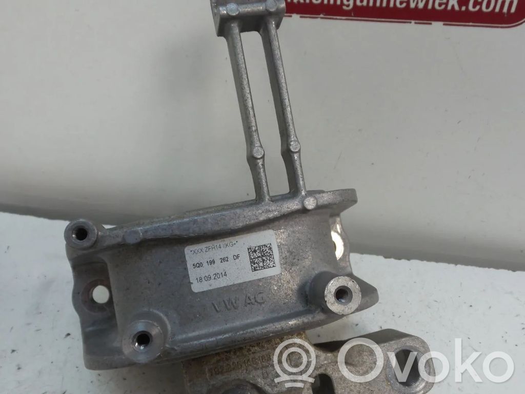 Volkswagen Golf VII Engine mount bracket 