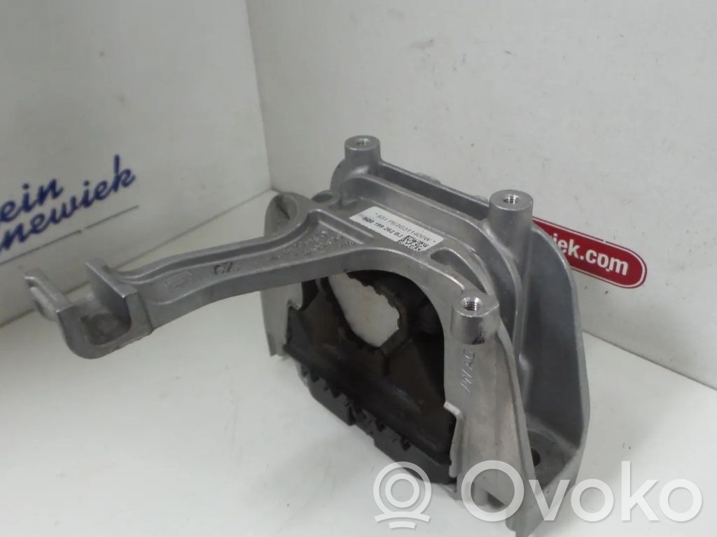 Volkswagen Golf VII Engine mount bracket 