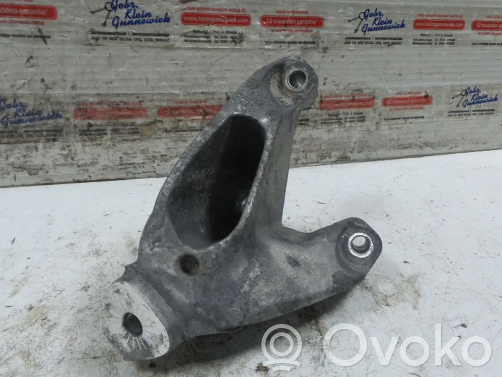 Audi A4 S4 B8 8K Engine mount bracket 