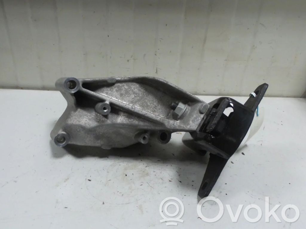 Volkswagen Amarok Engine mount bracket 