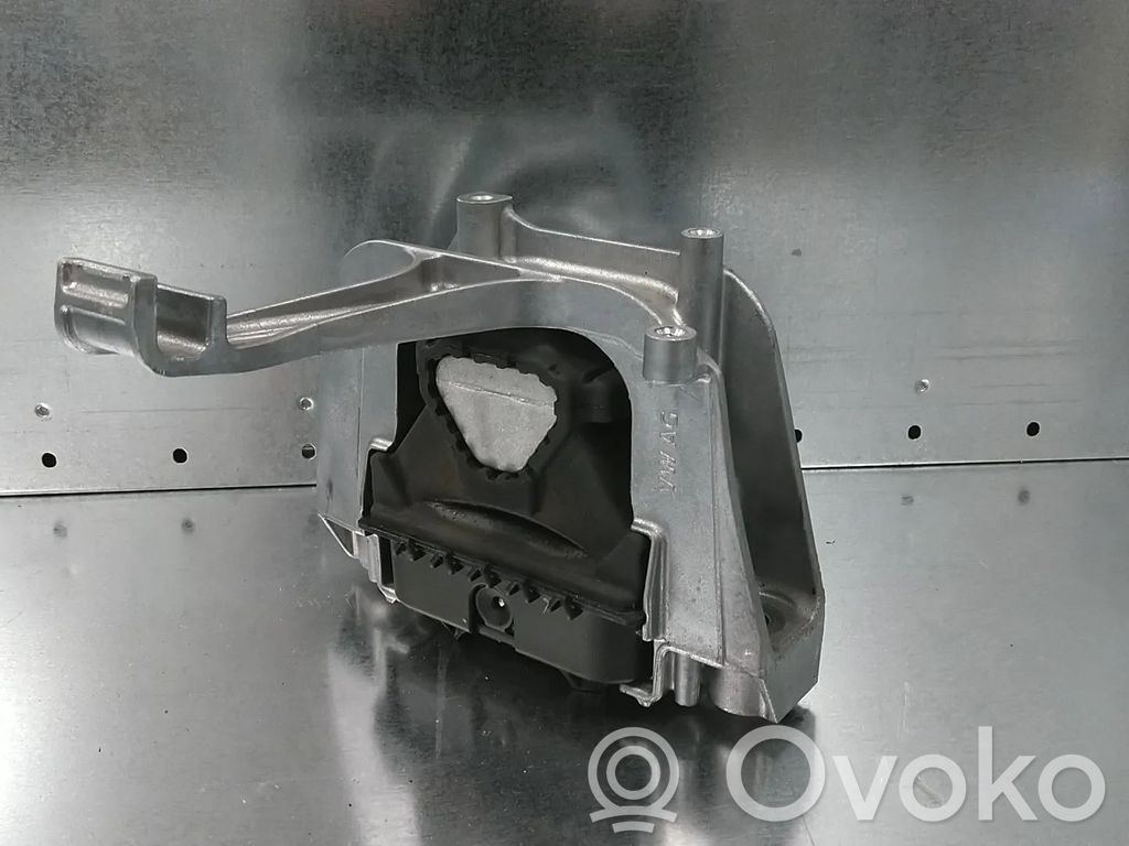 Volkswagen Touran III Engine mount bracket 