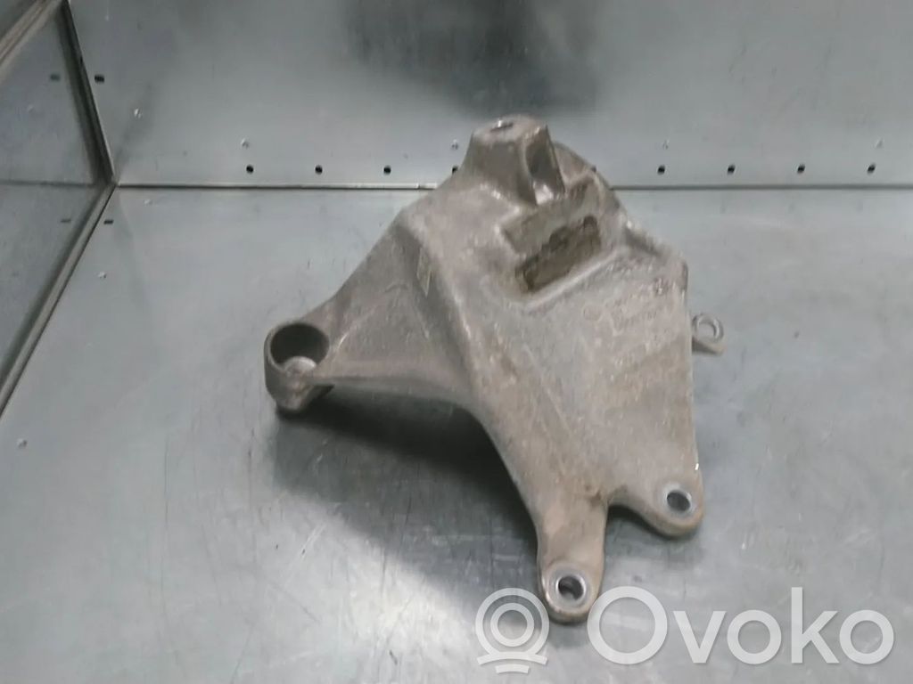 Audi Q7 4M Engine mount bracket 