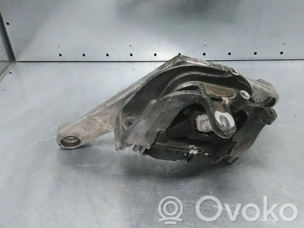 Volkswagen Golf VII Engine mount bracket 