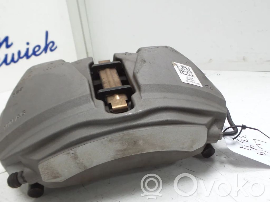Audi A5 Zacisk hamulcowy przedni 