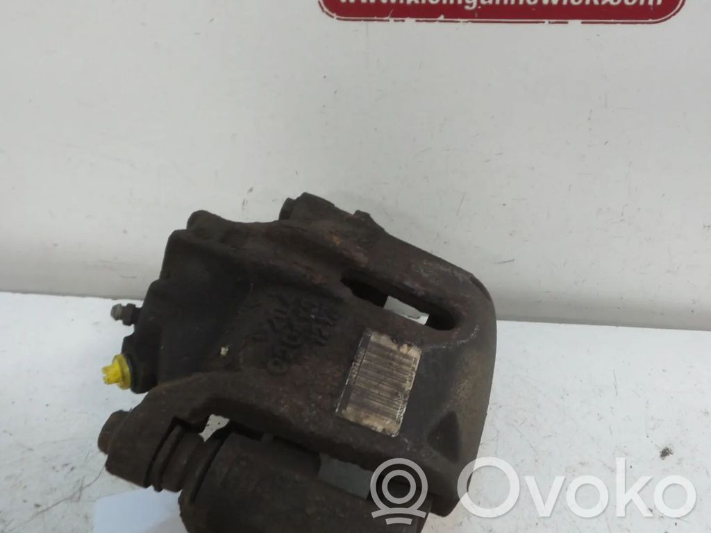 Peugeot 206 Zacisk hamulcowy przedni 
