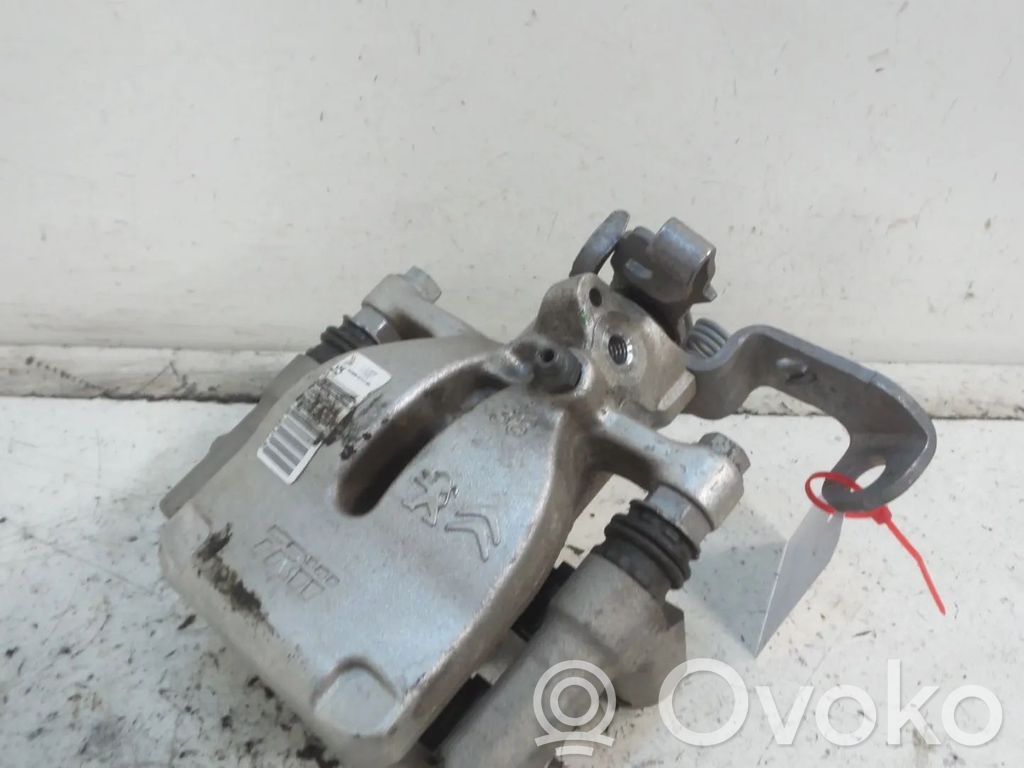 Opel Combo E Задний суппорт 